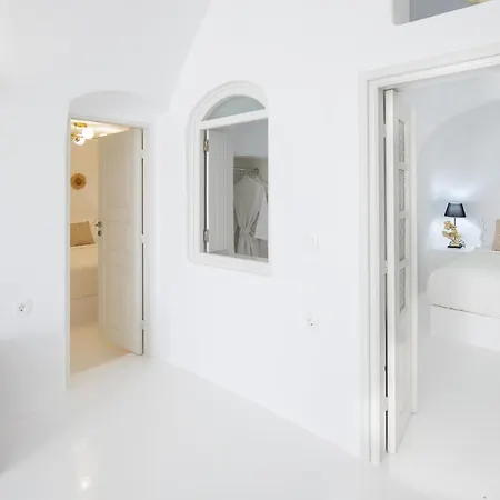 Ambi Santorini Oia